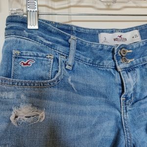 Hollister low-rise jean shorts - sz 3 (W 26)